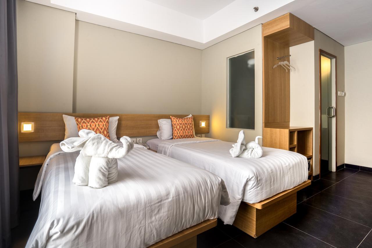 Maple Hotel Grogol Jakarta Exterior foto